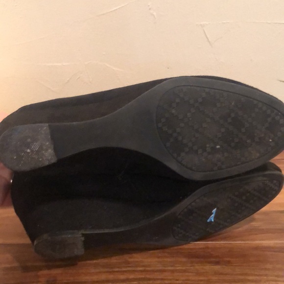 Impo wedge heel ankle boot. Size 7.5 - Picture 5 of 5